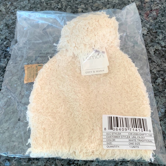 Lemon Accessories - Lemon brand cream colored soft winter cap. NWT